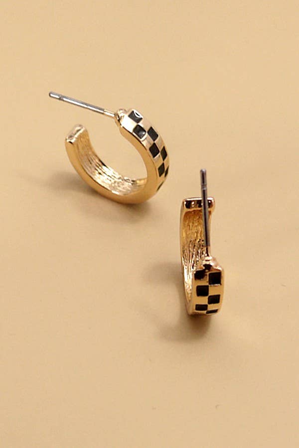 MINI CHECKER HOOP HUGGIE EARRINGS | 31E24864: Gold/white