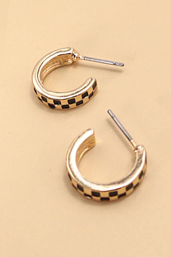 MINI CHECKER HOOP HUGGIE EARRINGS | 31E24864: Gold/white