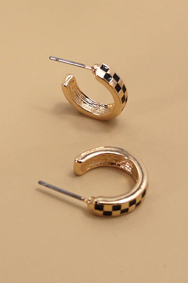 MINI CHECKER HOOP HUGGIE EARRINGS | 31E24864: Gold/white